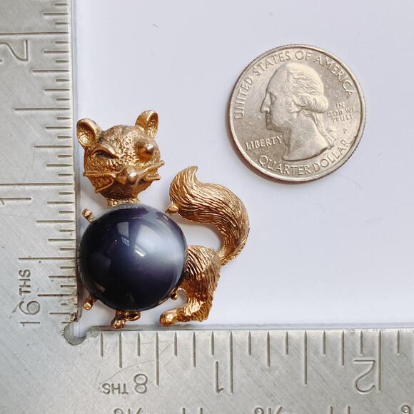 VTG 1950s Brooch Moonglow Lucite Cat Figural Mid Century Gold Tone Pin - Picture 9 of 9